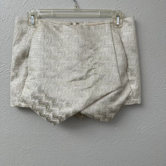 Chelsea & Violet Asymmetrical Shimmer Skort with Pockets - Picture 3 of 13